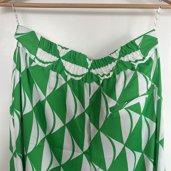 NWT Wide Leg Green Patterned Pants - Picture 4 of 6